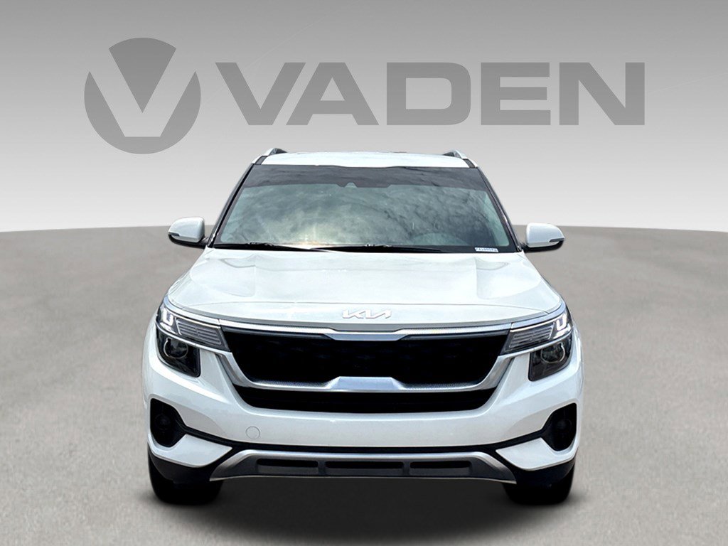 Used 2023 Kia Seltos S w/ Navigation Package FWD image 2