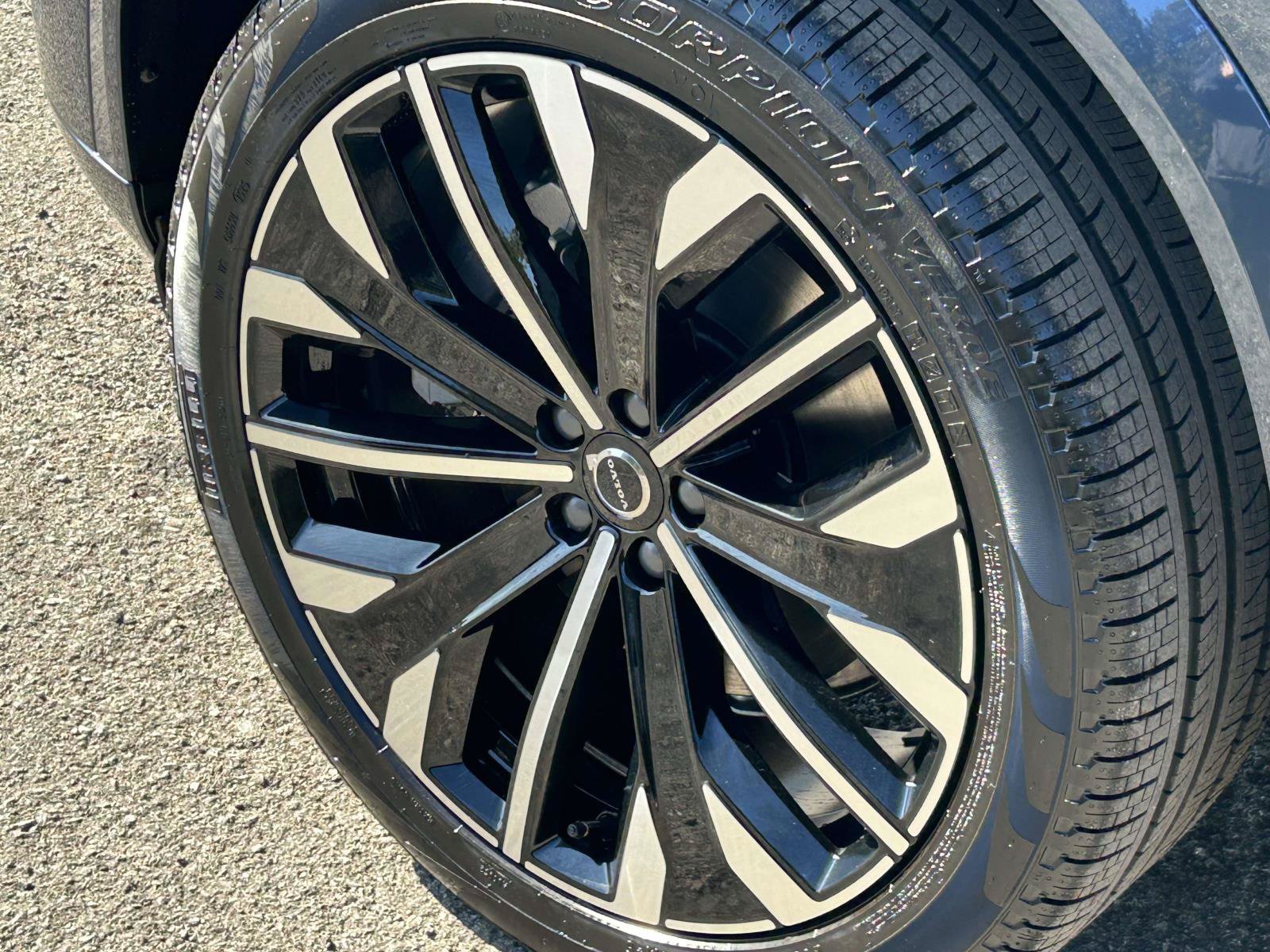 New 2026 Volvo XC90 B6 Ultra w/ Protection Package Premier AWD/4WD image 9
