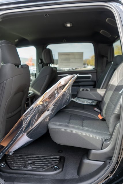 New 2026 RAM 1500 4x4 Crew Cab image 9