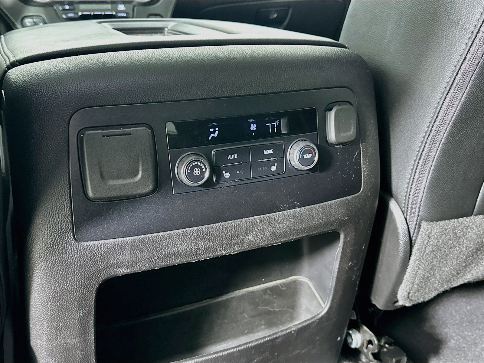 Used 2019 Chevrolet Tahoe Premier w/ RST 6.2L Performance Edition AWD/4WD image 37