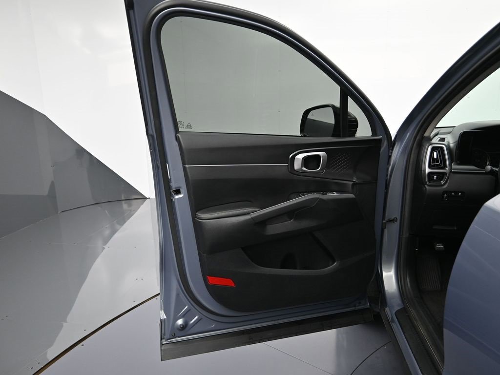 Used 2021 Kia Sorento S image 11