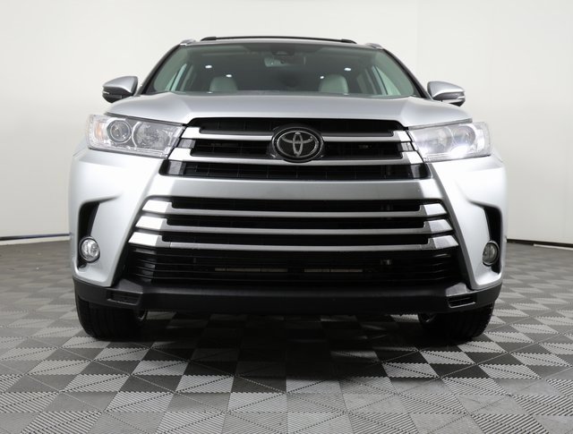 Used 2018 Toyota Highlander FWD V6 image 2