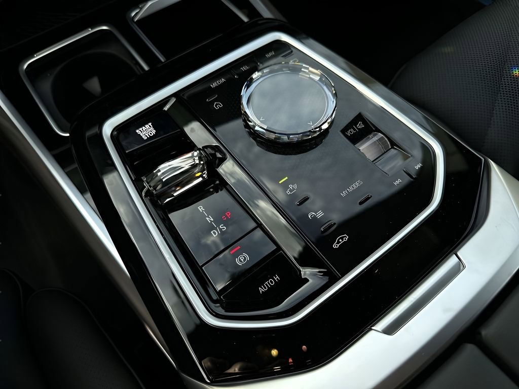 New 2026 BMW 740i w/ Premium Package image 24