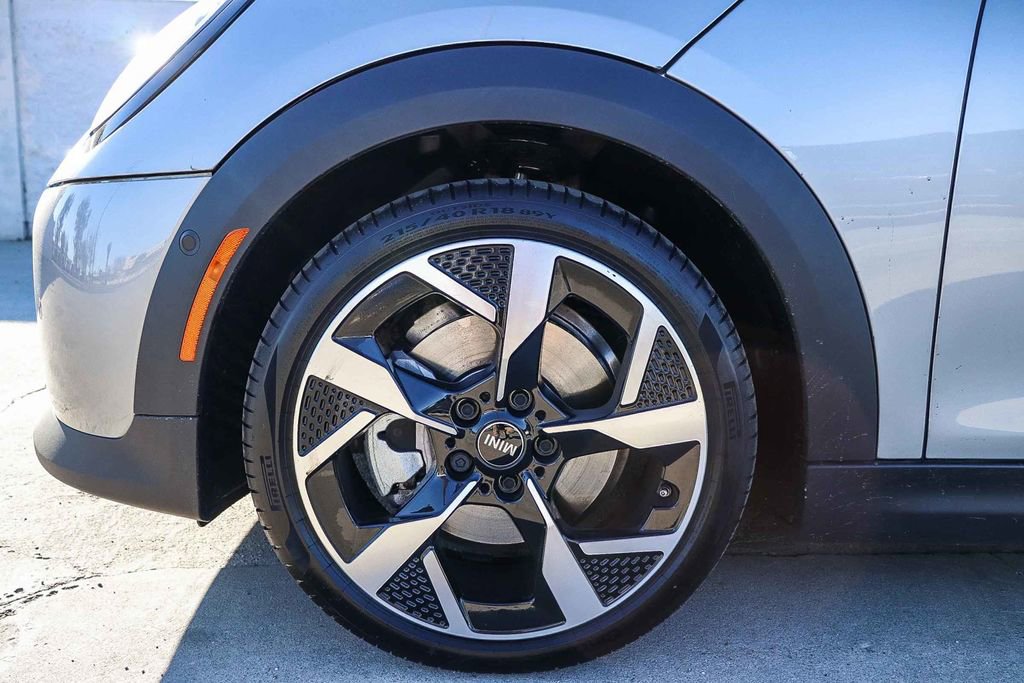 Used 2025 MINI Cooper 2-Door Hardtop image 12