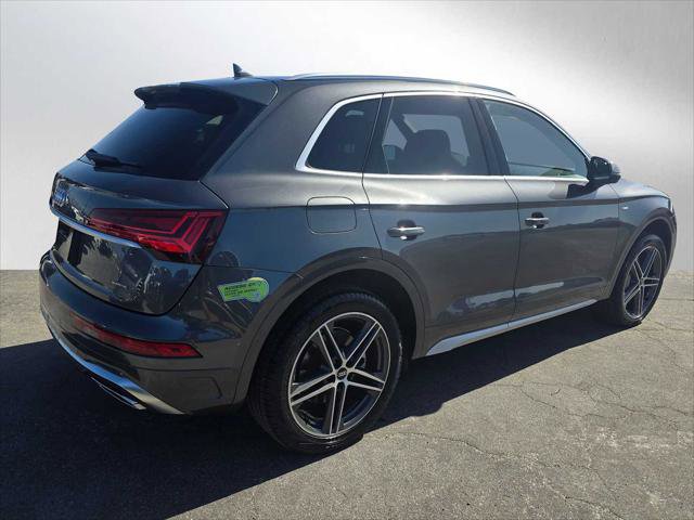 Used 2023 Audi Q5 e Premium w/ Convenience Package image 3