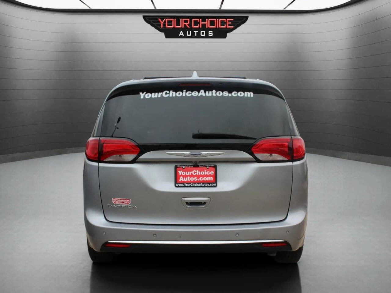 Used 2020 Chrysler Pacifica Touring-L FWD image 4