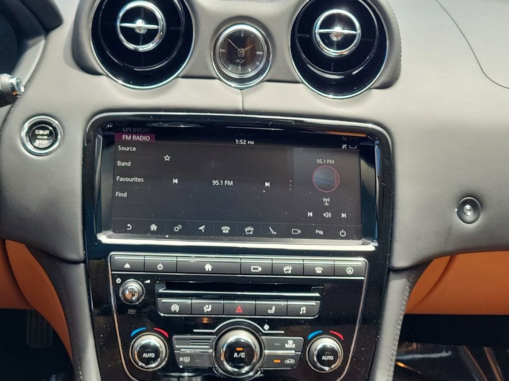 Used 2019 Jaguar XJ L Supercharged RWD image 21