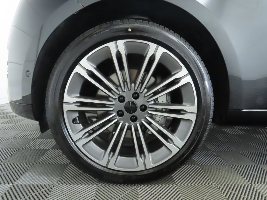 New 2026 Land Rover Range Rover Long Wheelbase SE image 31