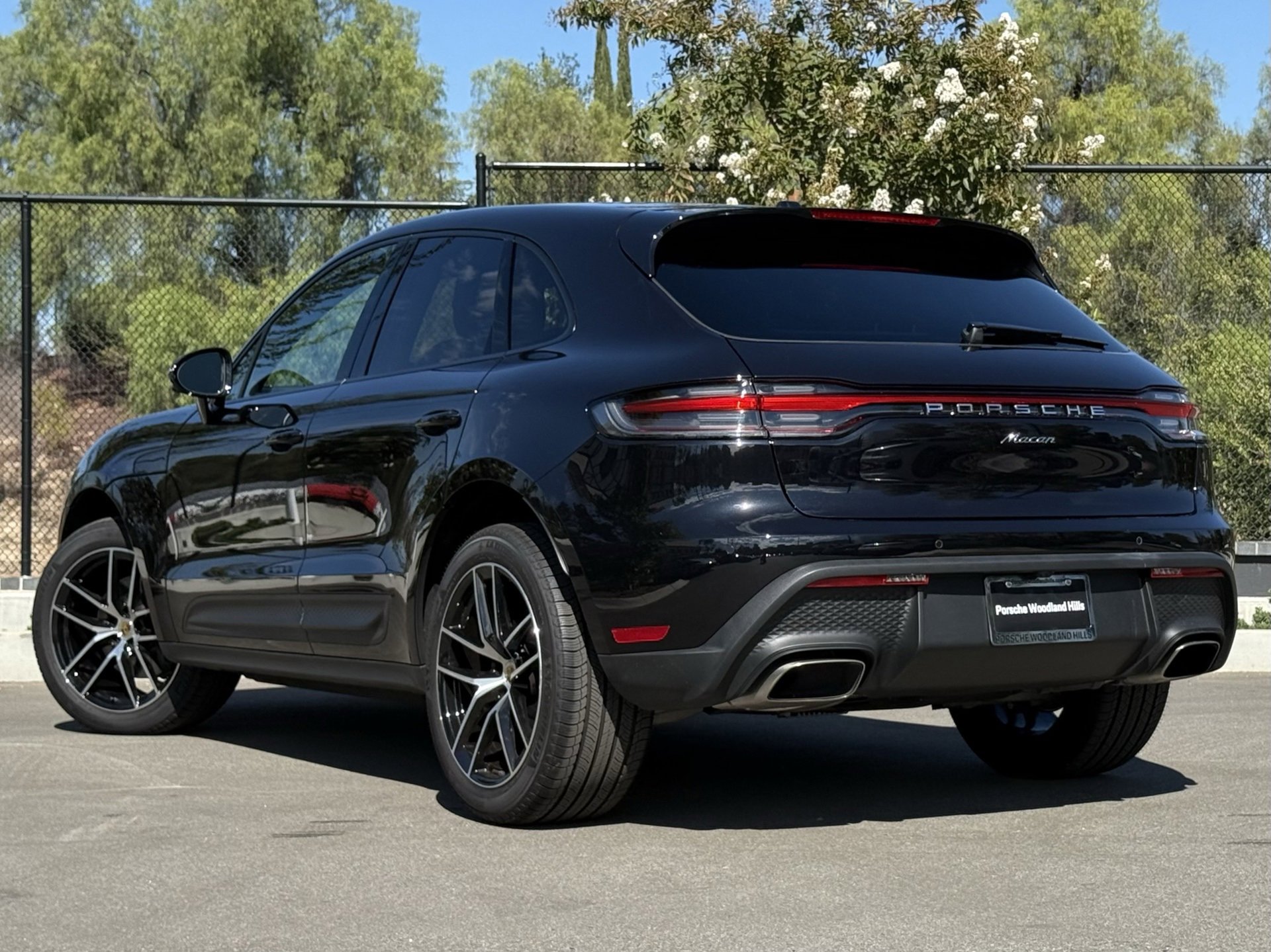 Used 2025 Porsche Macan image 3