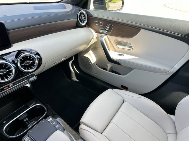 Used 2023 Mercedes-Benz CLA 250 4MATIC image 29