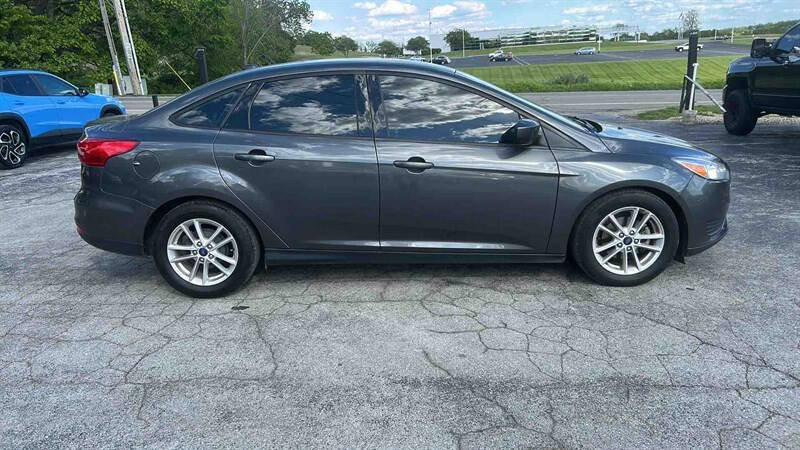 Used 2018 Ford Focus SE FWD image 1