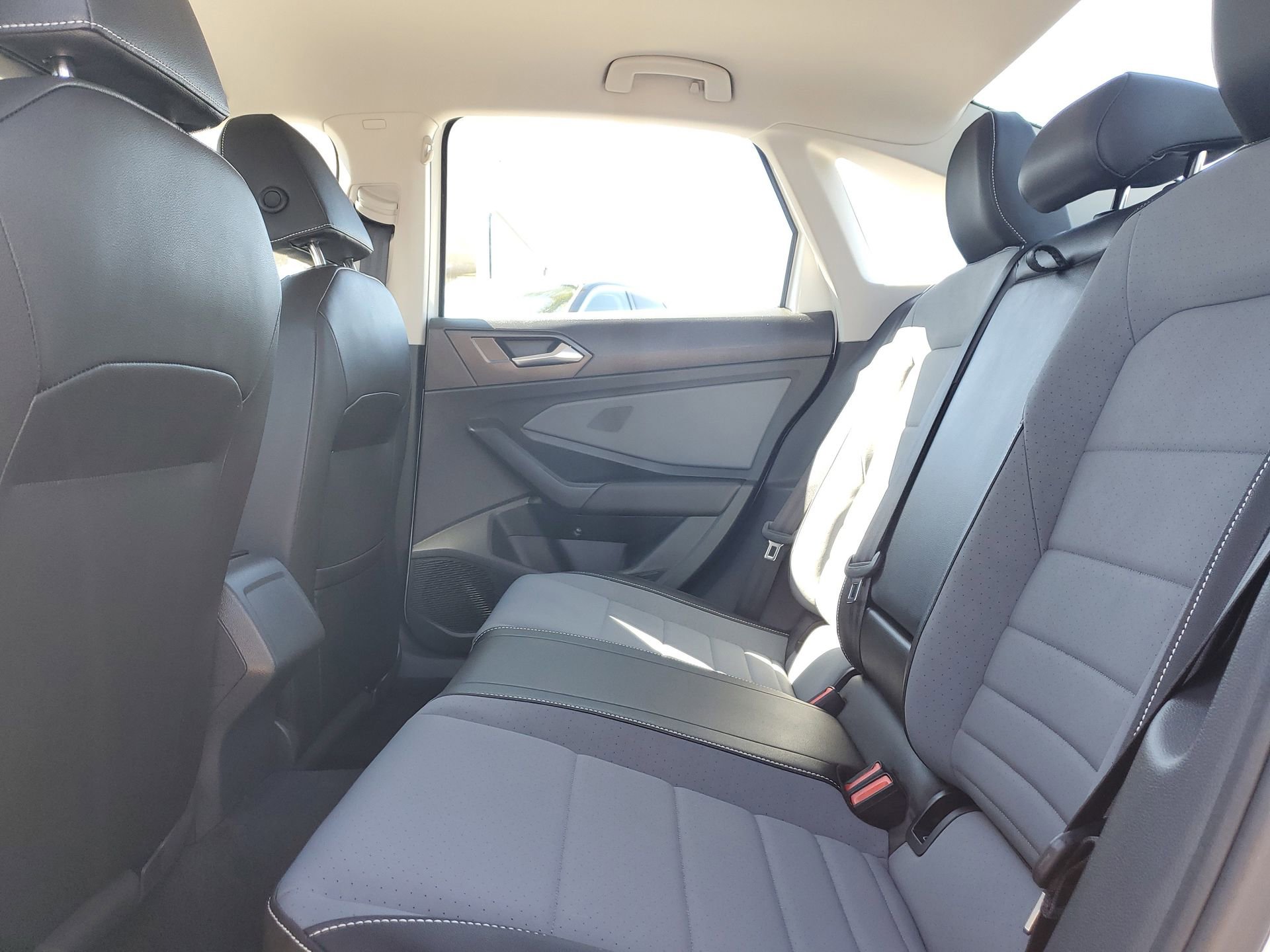 Used 2025 Volkswagen Jetta SE image 11