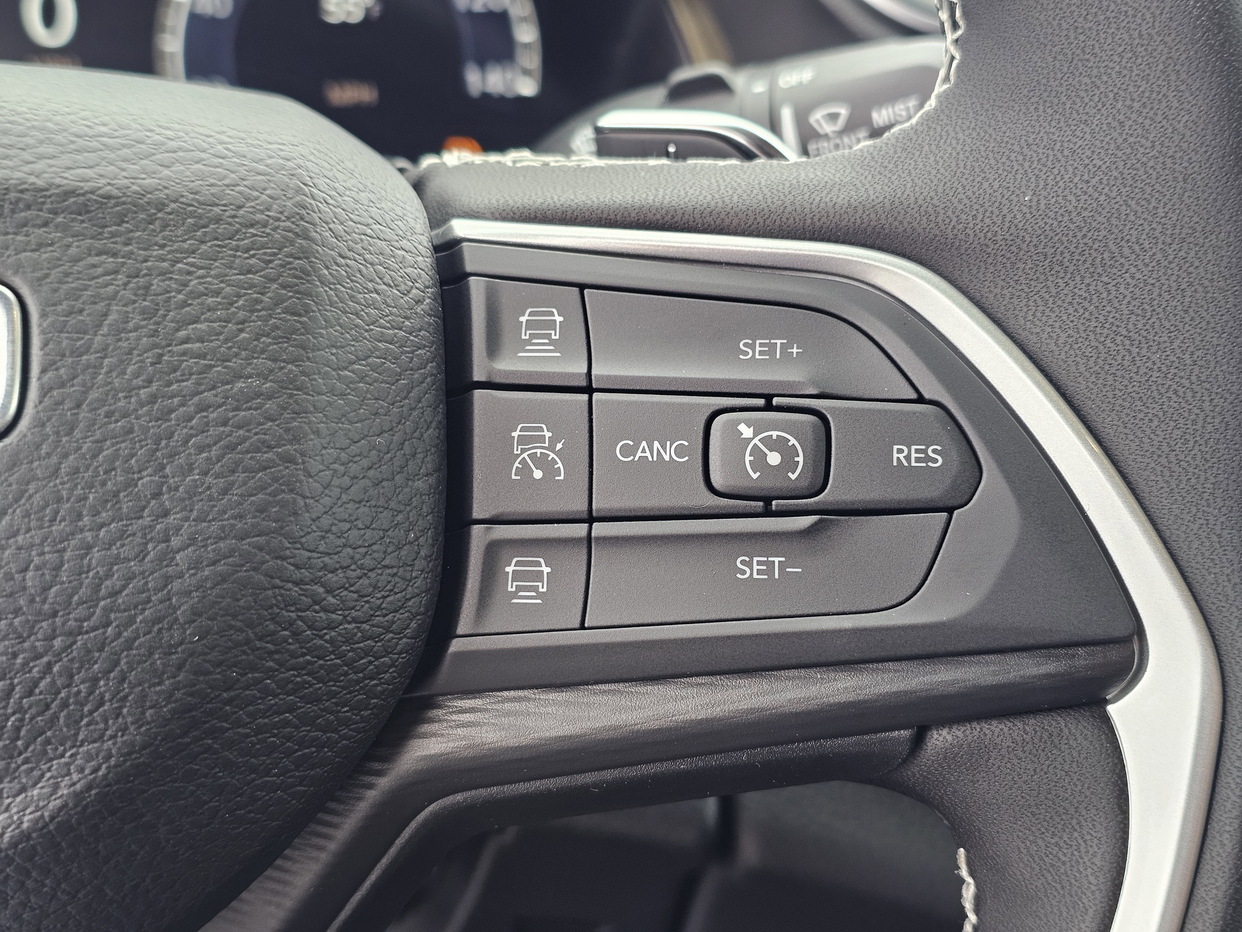 New 2025 Jeep Grand Cherokee Altitude image 21