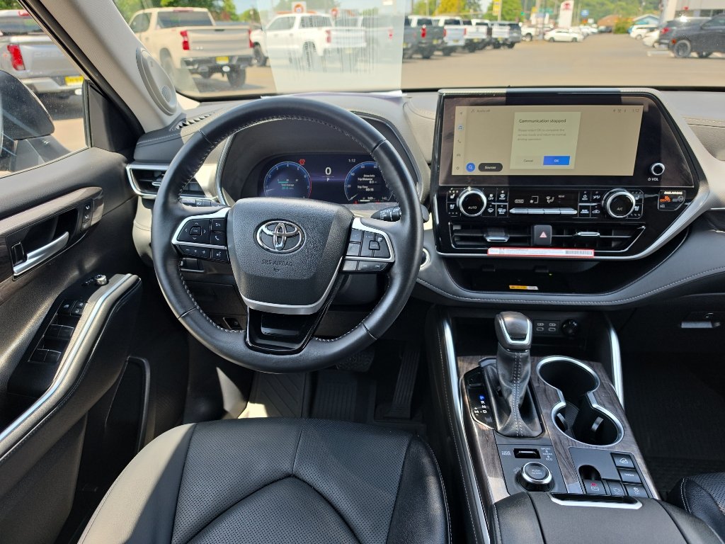 Certified 2024 Toyota Highlander Platinum AWD/4WD image 25