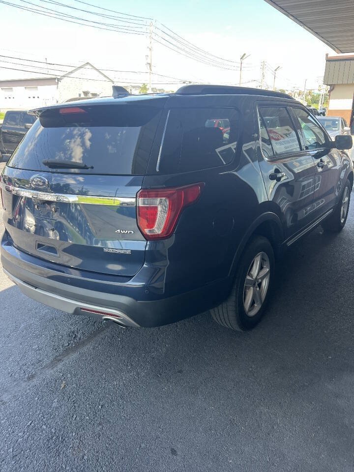 Used 2017 Ford Explorer XLT AWD/4WD image 4