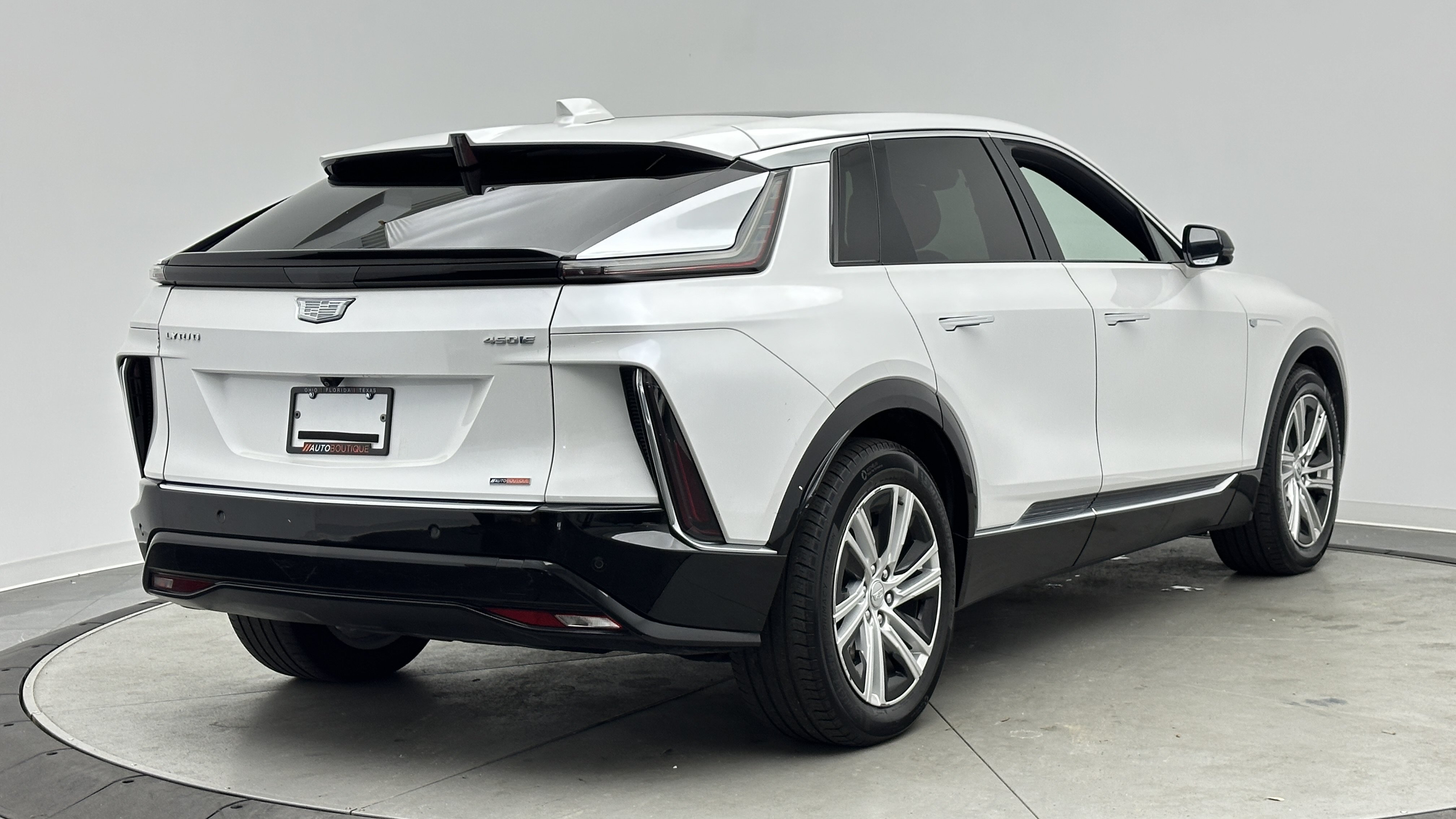 Used 2024 Cadillac Lyriq Tech RWD image 8