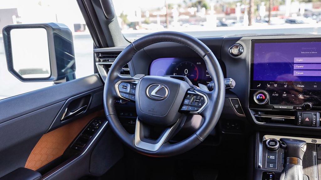 Used 2025 Lexus GX 550 w/ Cold Area Package AWD/4WD image 18