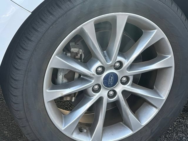 Used 2017 Ford Fusion SE w/ Fusion SE Technology Package FWD image 9