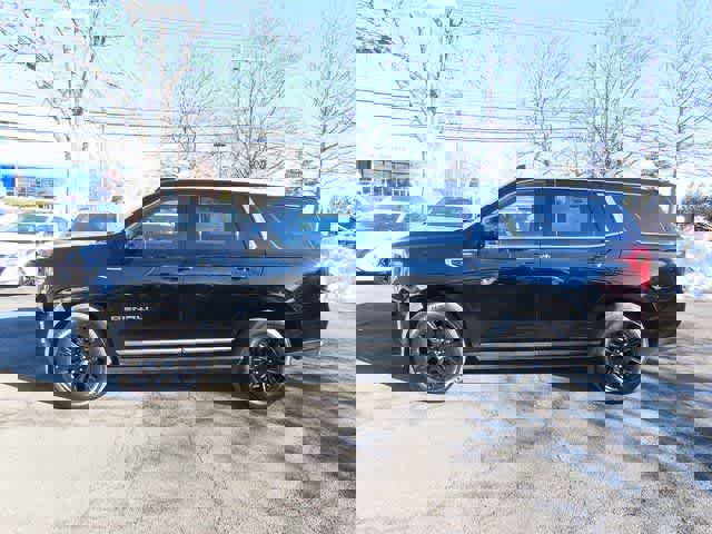 Used 2023 GMC Yukon Denali image 3