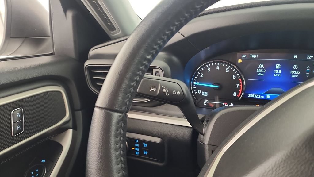 Used 2023 Ford Explorer XLT AWD/4WD image 18
