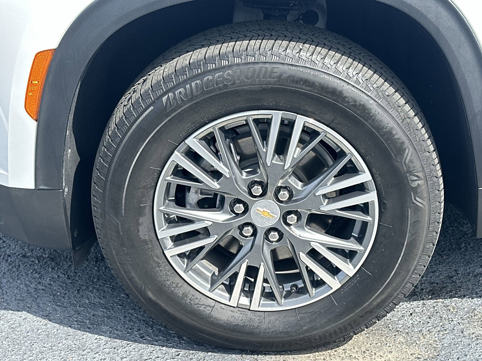 Used 2025 Chevrolet Traverse LT FWD image 13