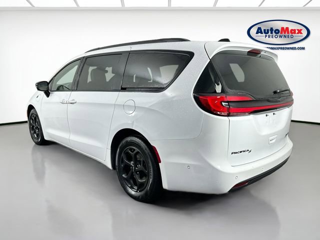 Used 2024 Chrysler Pacifica Premium image 6