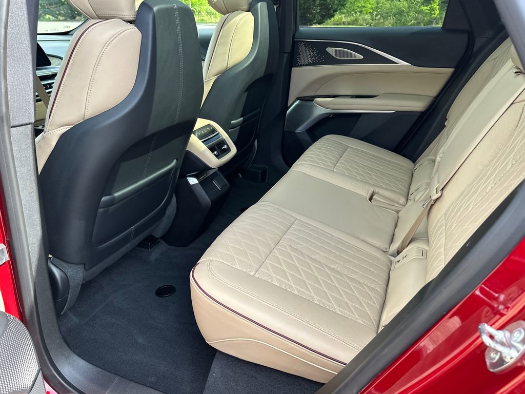 Used 2024 Cadillac Lyriq Luxury w/ Nappa Leather Package AWD/4WD image 17