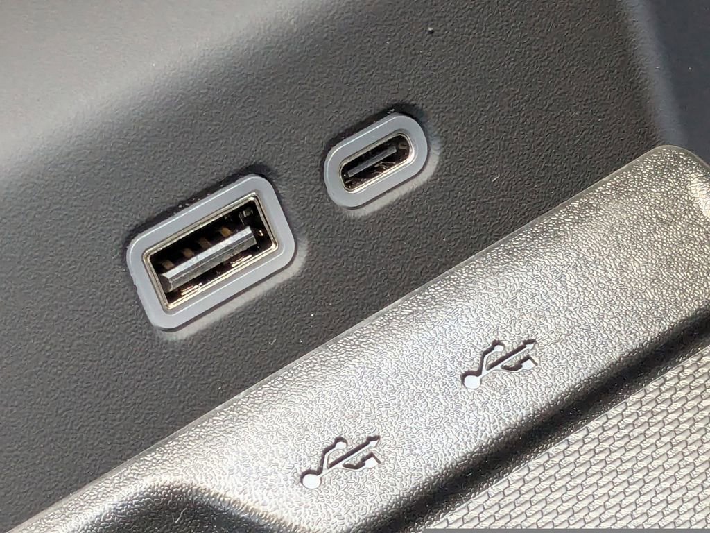 New 2025 Chevrolet Suburban Premier image 26