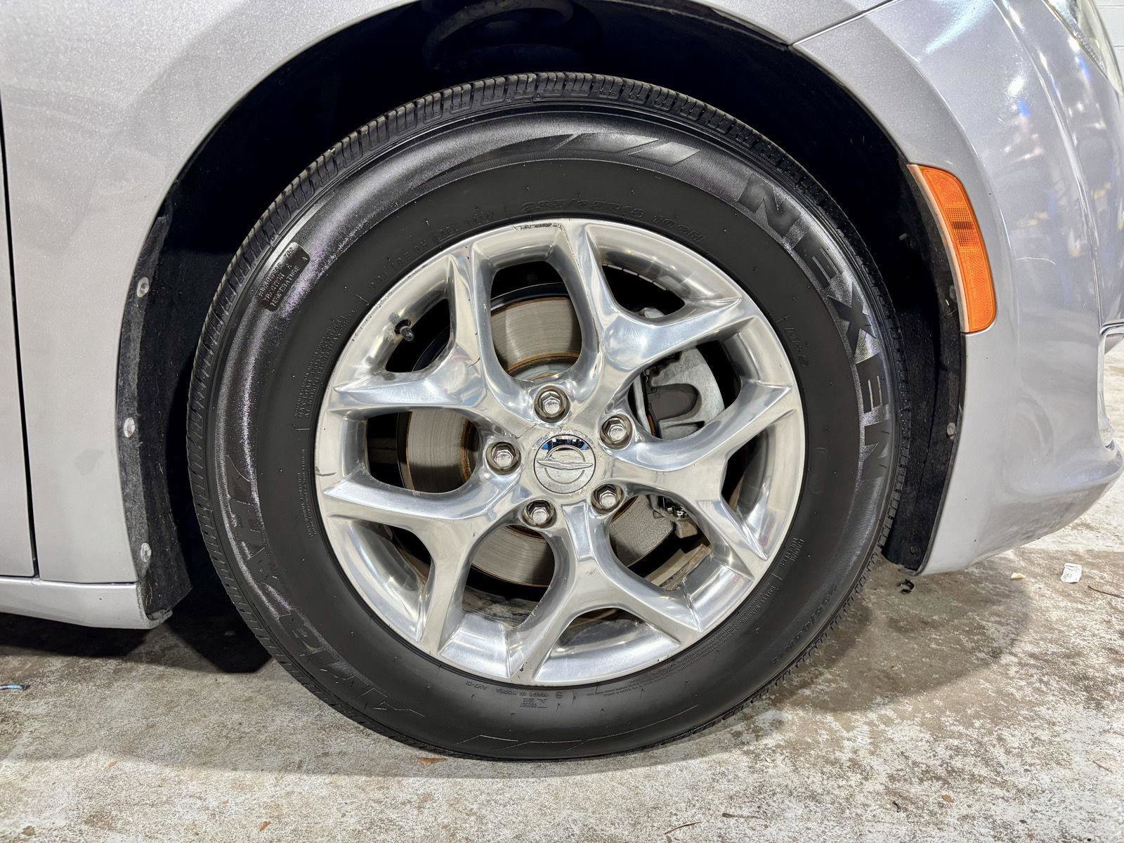 Used 2017 Chrysler Pacifica Limited w/ UConnect Theater Package image 35