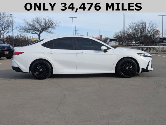 Used 2025 Toyota Camry SE image 4