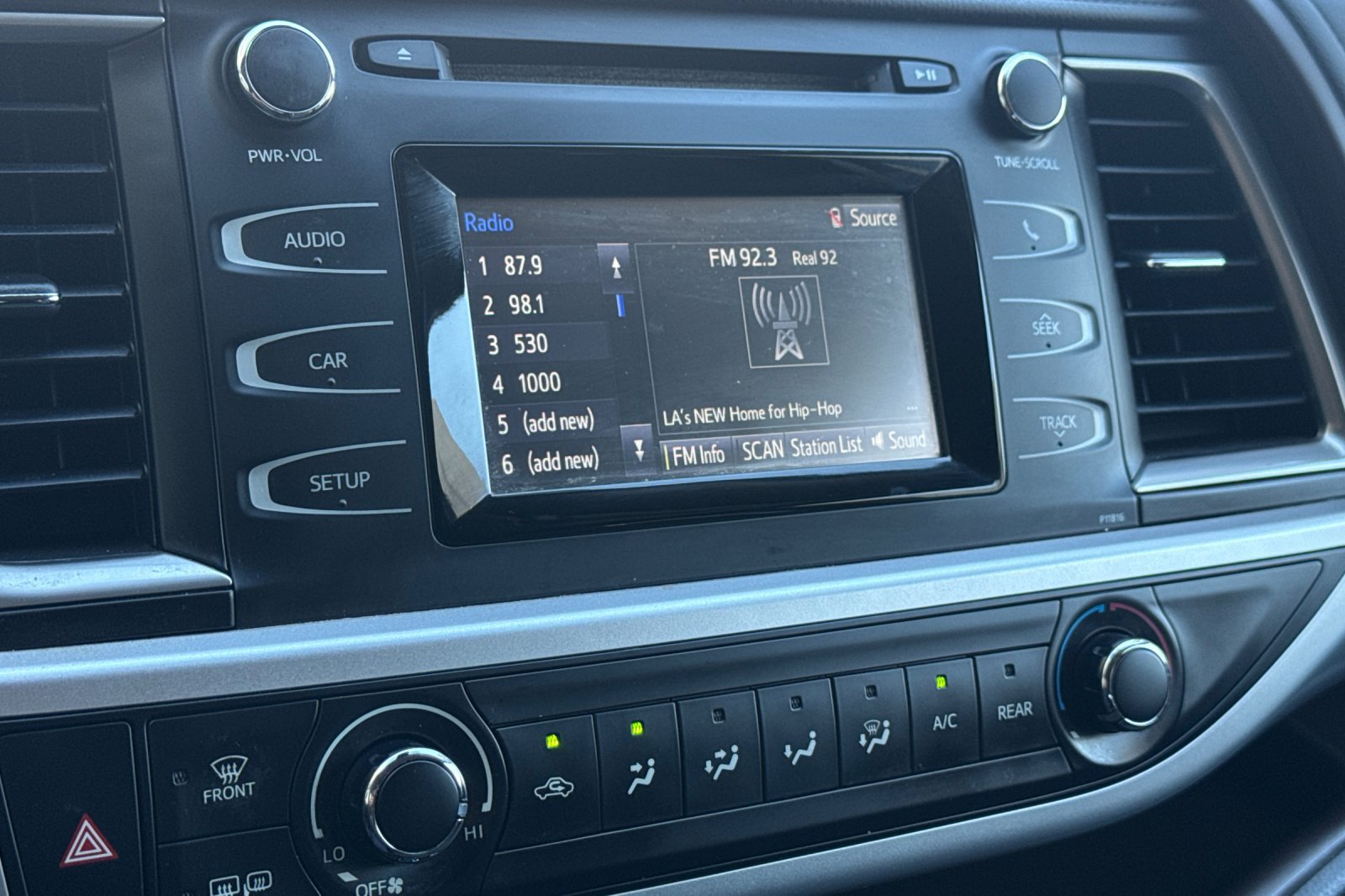 Used 2019 Toyota Highlander LE FWD image 21