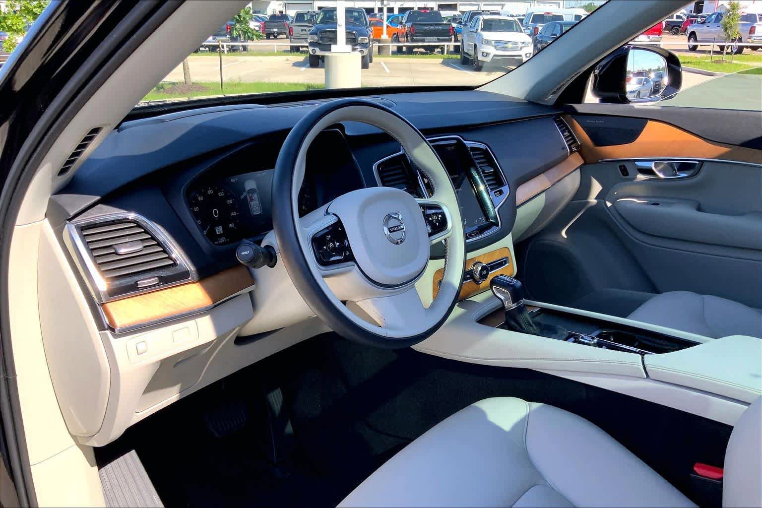 Used 2021 Volvo XC90 T6 Momentum w/ Advanced Package AWD/4WD image 17