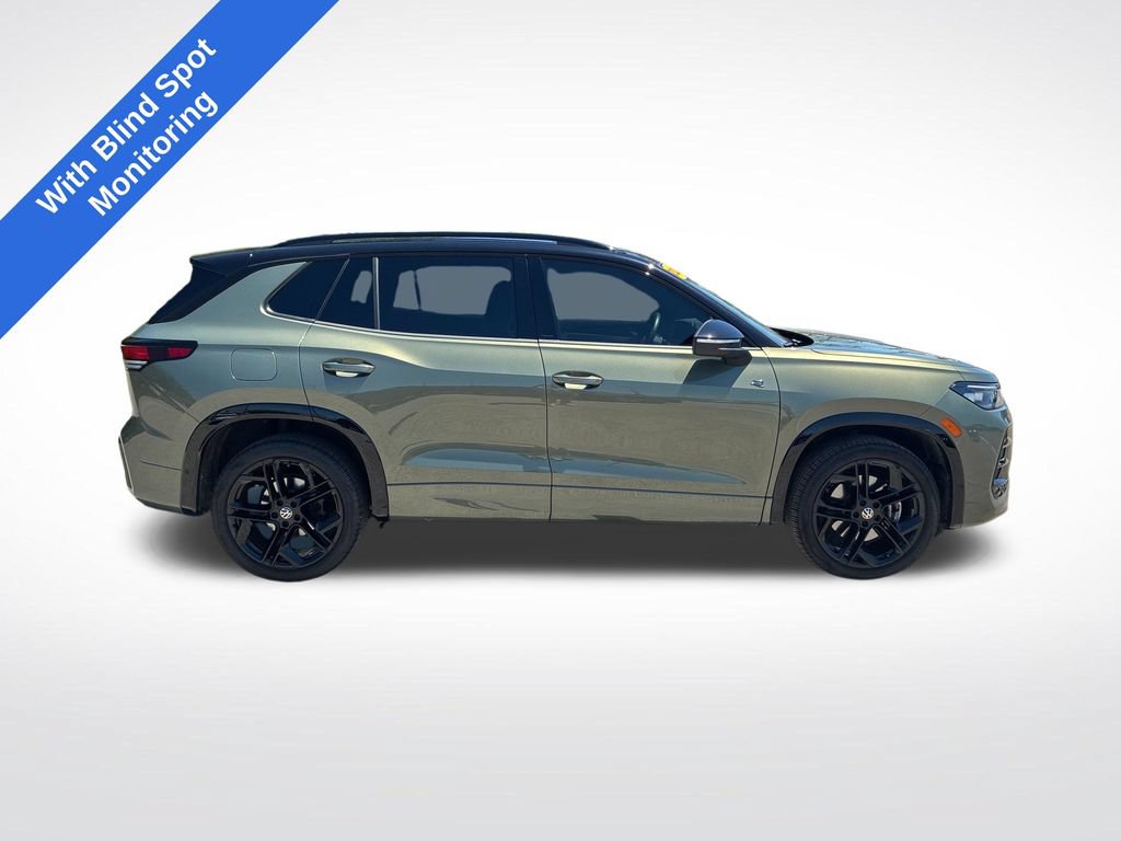 Used 2025 Volkswagen Tiguan SE R-Line AWD/4WD image 2