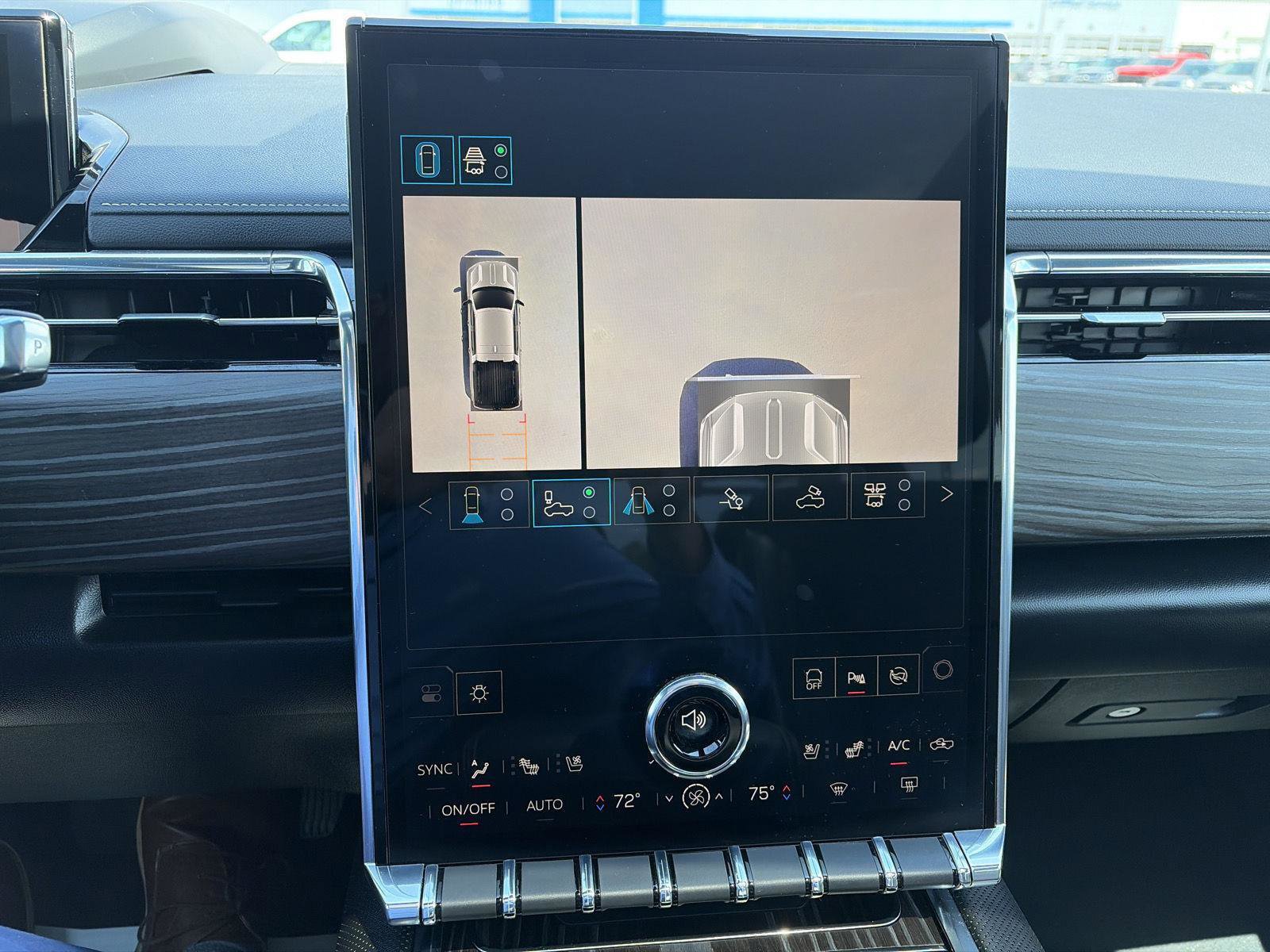 Used 2025 GMC Sierra EV Denali AWD/4WD image 32