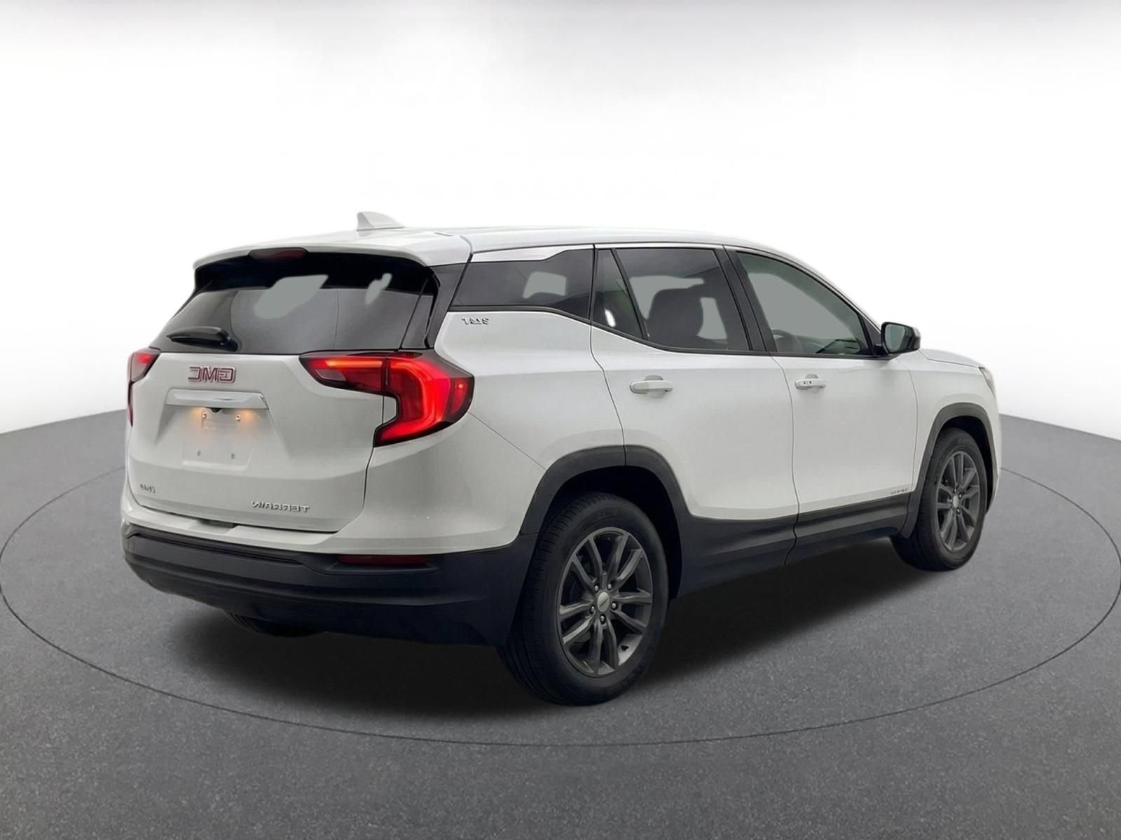 Used 2024 GMC Terrain SLT AWD/4WD image 8