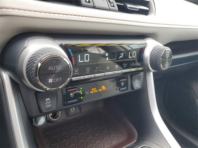 Used 2025 Toyota RAV4 Limited image 27