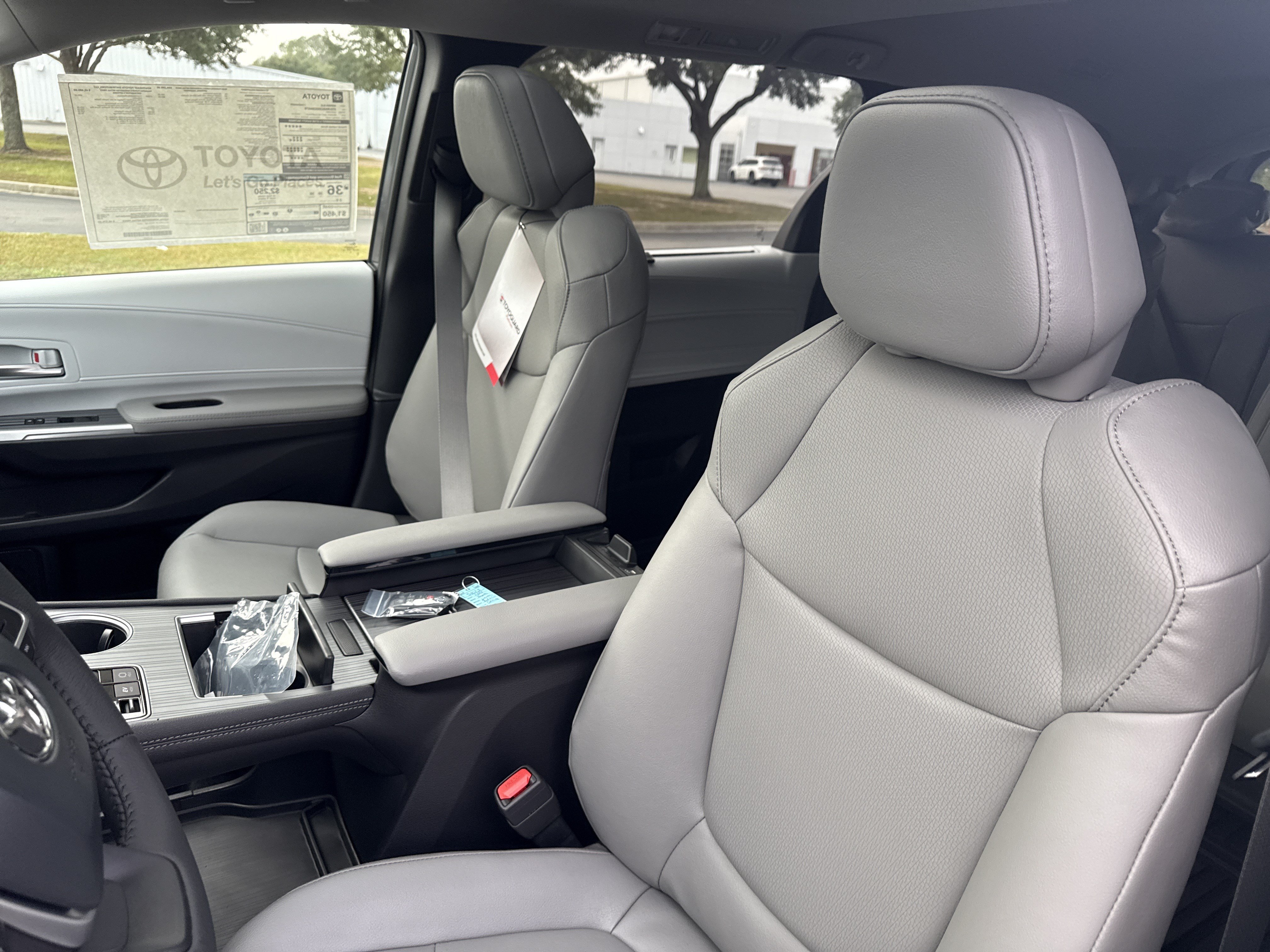 New 2025 Toyota Sienna XLE w/ XLE Plus Package FWD image 14