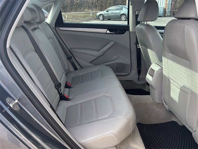 Used 2015 Volkswagen Passat 1.8T Limited Edition image 11