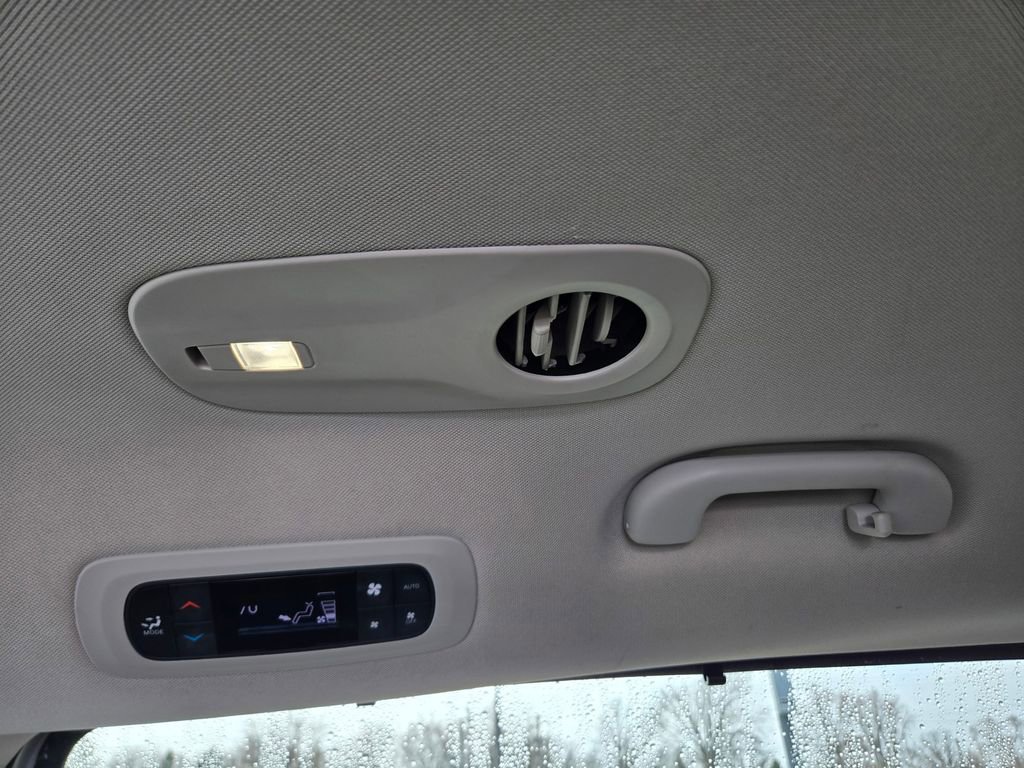 Used 2024 Chrysler Pacifica Touring-L FWD image 33