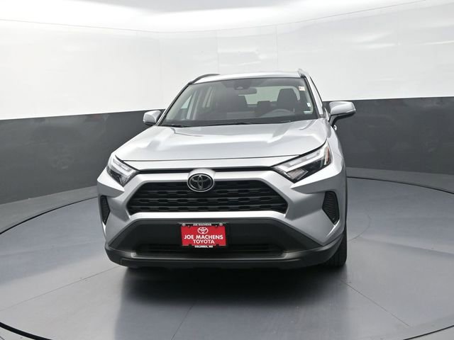 Used 2025 Toyota RAV4 XLE AWD/4WD image 2