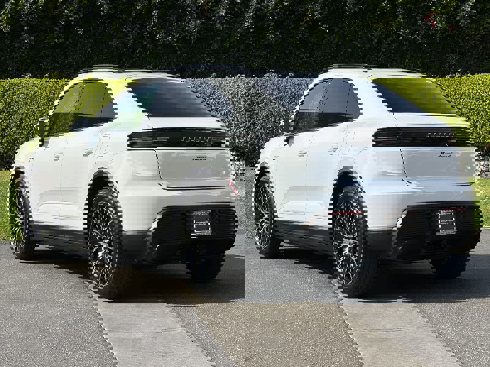 New 2025 Porsche Macan 4 Electric image 3