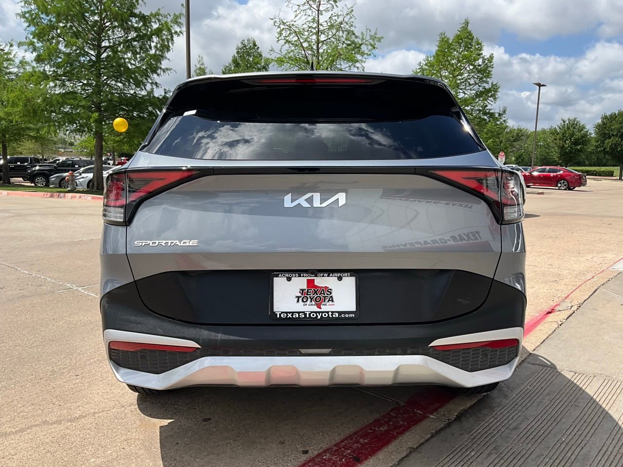 Used 2025 Kia Sportage LX image 7