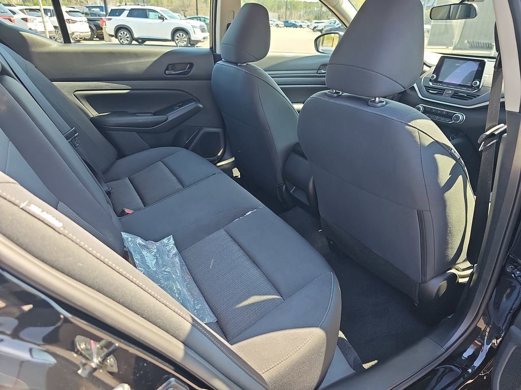 Used 2025 Nissan Altima 2.5 S image 14