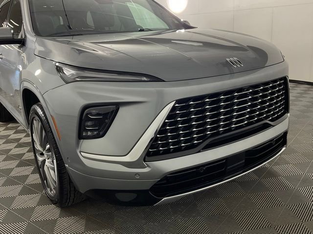 Used 2025 Buick Enclave Avenir w/ Super Cruise Package image 8