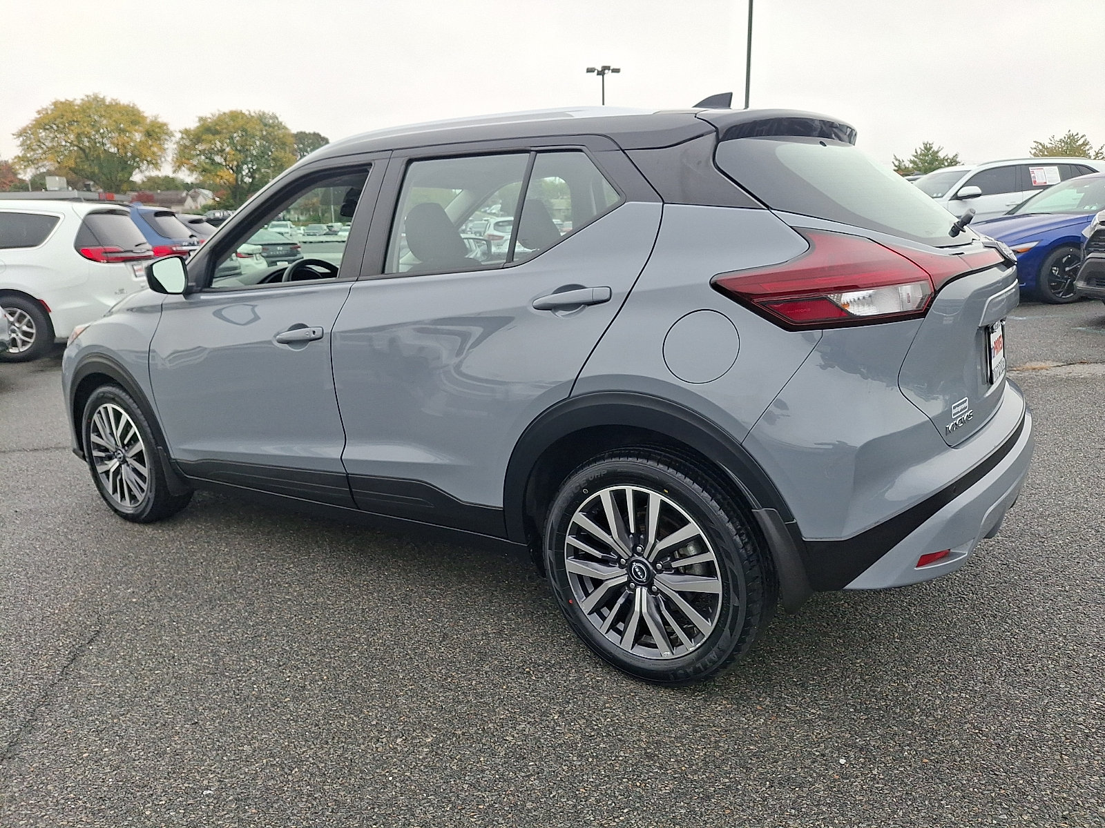 Used 2022 Nissan Kicks SV FWD image 4