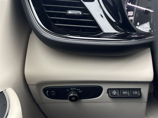 Certified 2023 Buick Envision Avenir AWD/4WD image 18