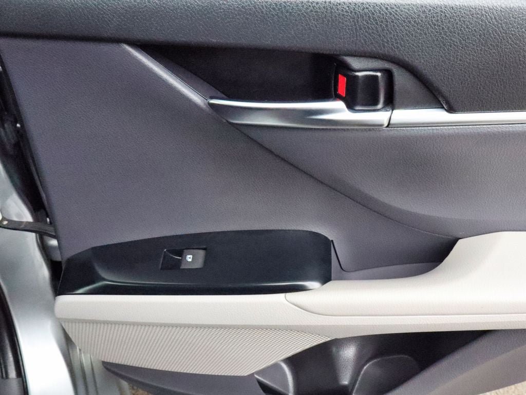 Used 2020 Toyota Camry LE FWD image 51