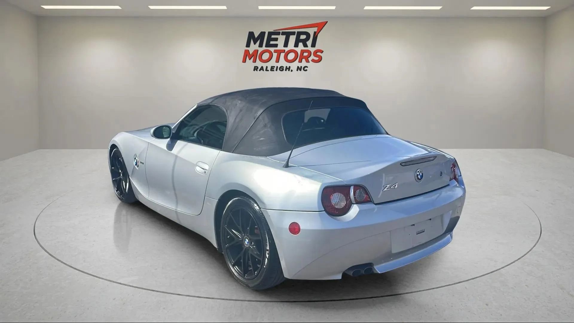 Used 2005 BMW Z4 2.5i image 8