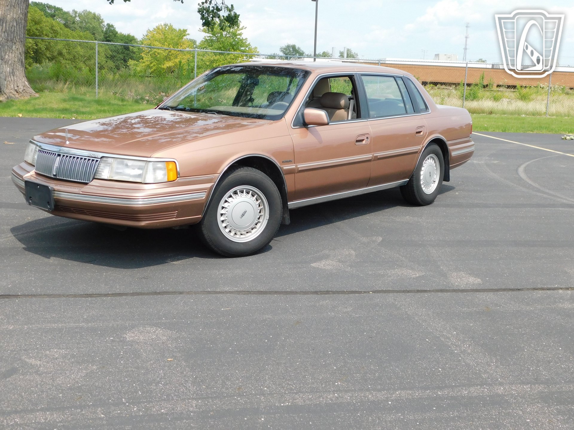 Used 1992 Lincoln Continental Executive FWD image 2