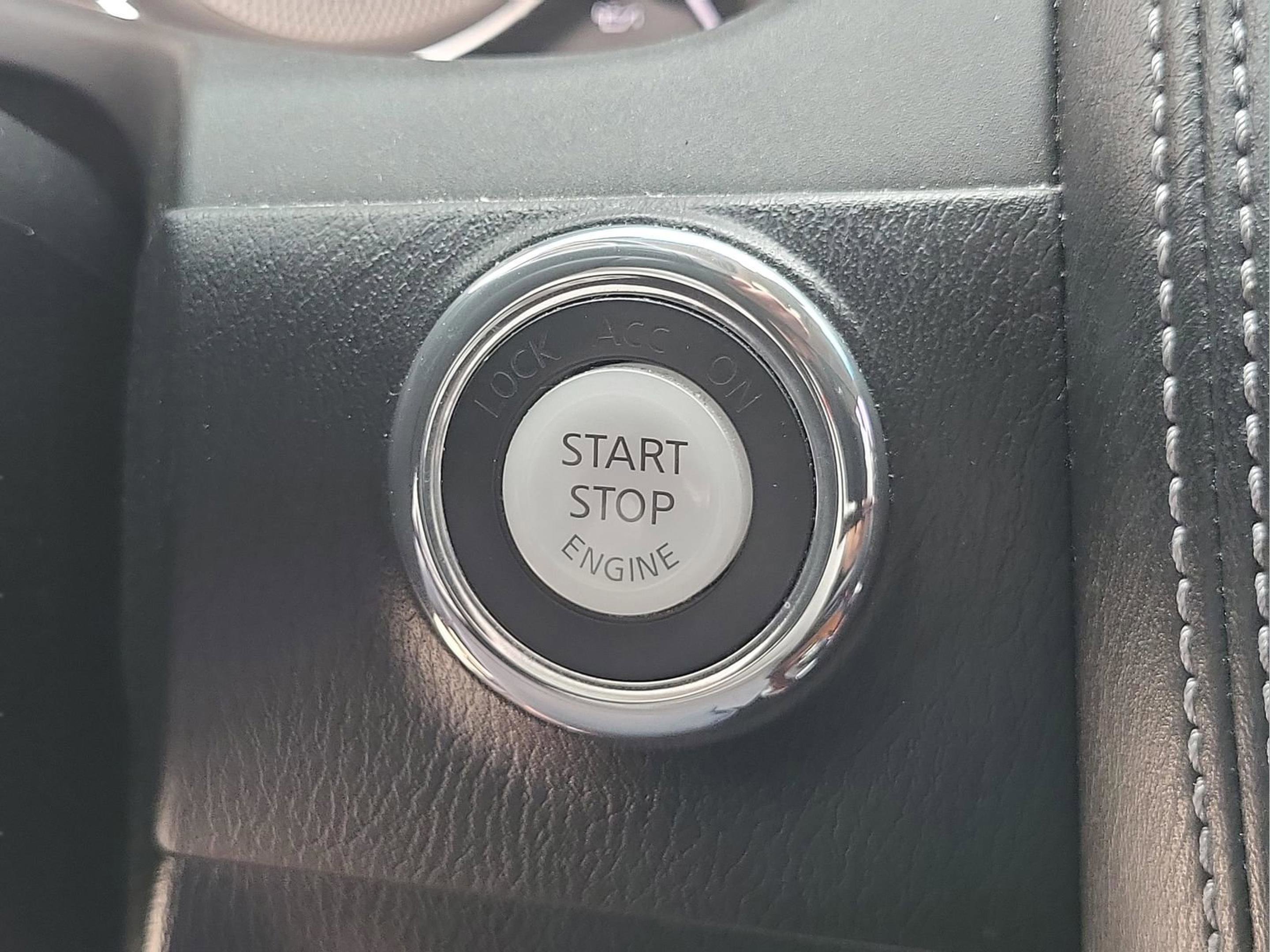 Used 2015 INFINITI QX80 4WD w/ Deluxe Technology Package image 27